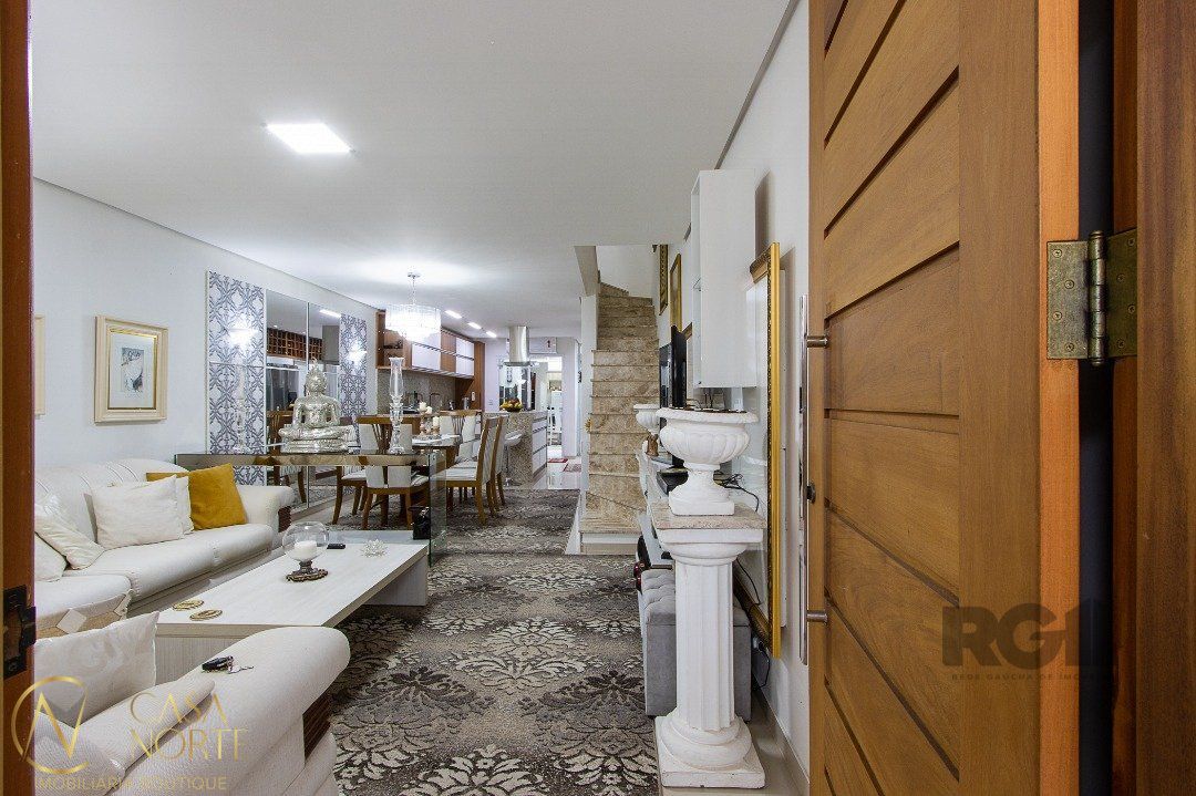Casa à venda com 3 quartos, 161m², 3 suítes, 2 vagas, Rua Heitor Kramer no bairro Guarujá em Porto Alegre