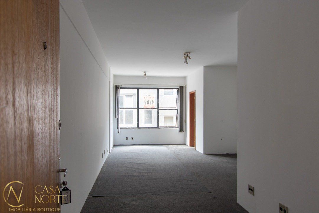 Sala Comercial à venda , 31m², Avenida Wenceslau Escobar no bairro Tristeza em Porto Alegre
