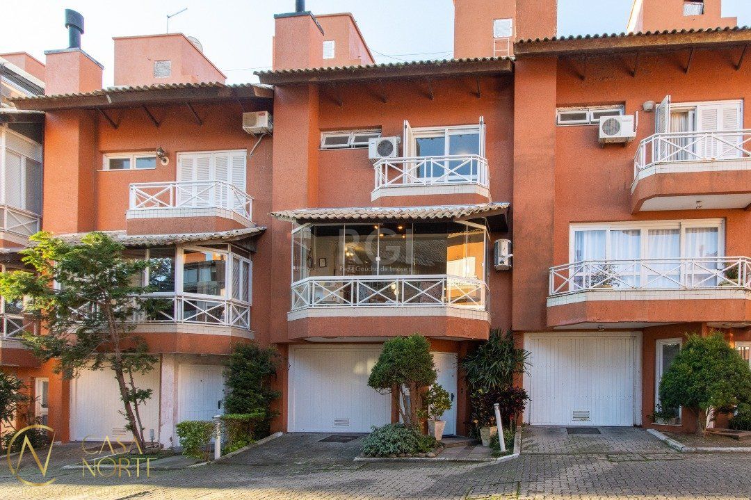 Casa de Condomínio à venda com 4 quartos, 252m², 1 suíte, 2 vagas, Avenida Guaiba no bairro Vila Assunção em Porto Alegre