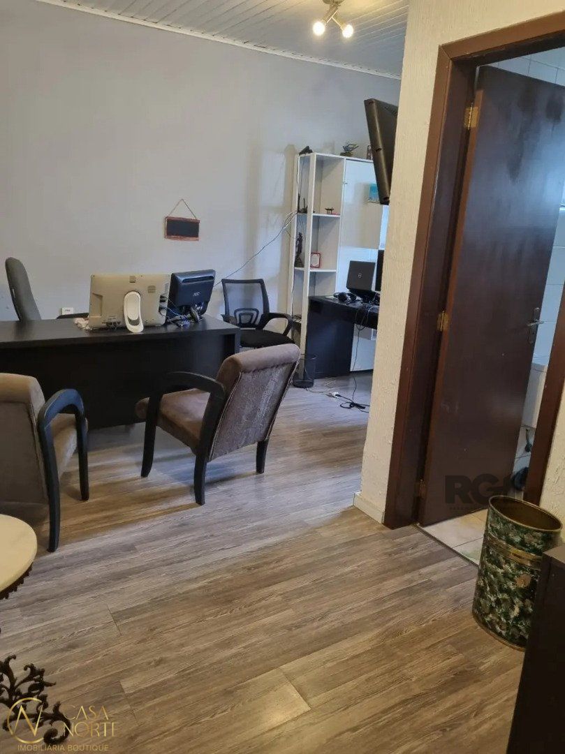 Casa à venda com 3 quartos, 76m², 1 suíte, 4 vagas, Rua Leopoldino J. Santos no bairro Passo das Pedras em Porto Alegre