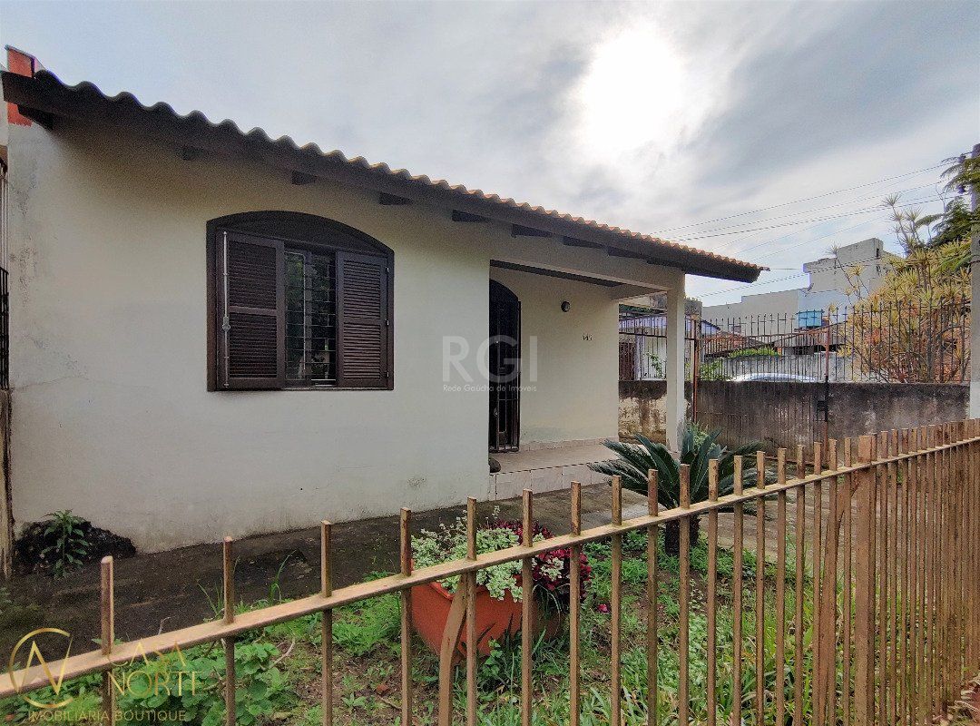 Casa à venda com 2 quartos, 90m², 6 vagas, Rua Sezefredo Ignacio de Oliveira no bairro Passo das Pedras em Porto Alegre