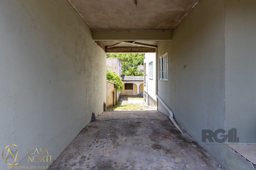 Casa à venda com 3 quartos, 346m², 3 vagas, Rua José Antônio Luísi no bairro Jardim Itu em Porto Alegre