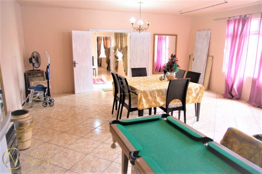 Casa à venda com 4 quartos, 423m², 1 suíte, 4 vagas, Rua Intendente Alfredo Azevedo no bairro Glória em Porto Alegre