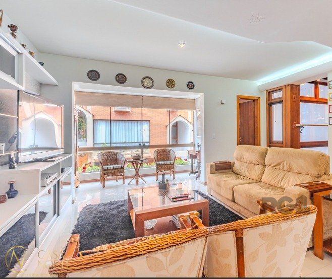 Casa de Condomínio à venda com 3 quartos, 154m², 1 suíte, 3 vagas, Rua Padre João Batista Reus no bairro Vila Conceição em Porto Alegre