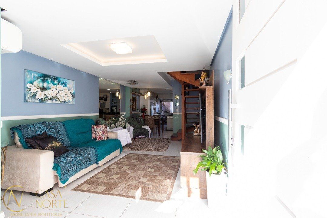 Casa de Condomínio à venda com 4 quartos, 174m², 1 suíte, 2 vagas, Avenida Juca Batista no bairro Cavalhada em Porto Alegre