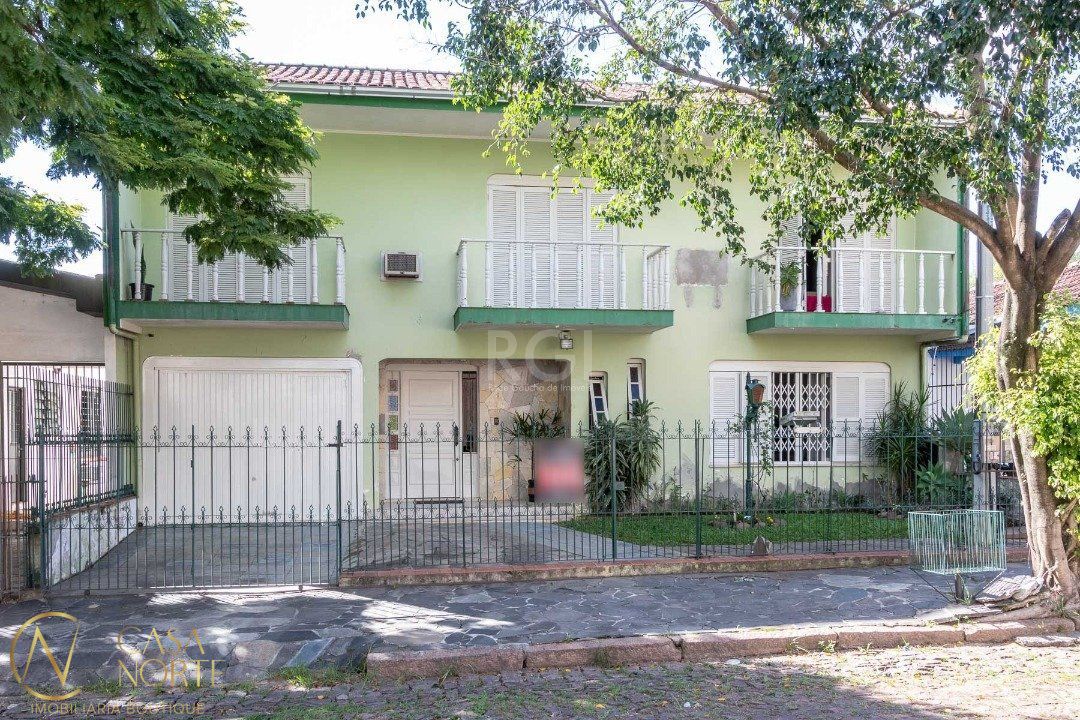 Casa à venda com 3 quartos, 280m², 1 suíte, 2 vagas, Rua Investigador Pedro Loeci Martins no bairro Nonoai em Porto Alegre