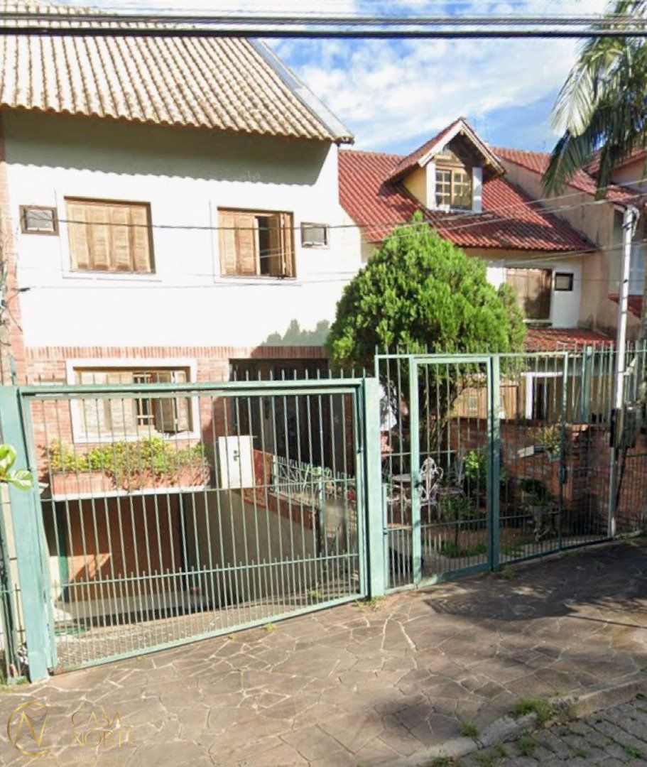 Casa à venda com 3 quartos, 231m², 1 suíte, 3 vagas, Rua Doutor Pitrez no bairro Ipanema em Porto Alegre