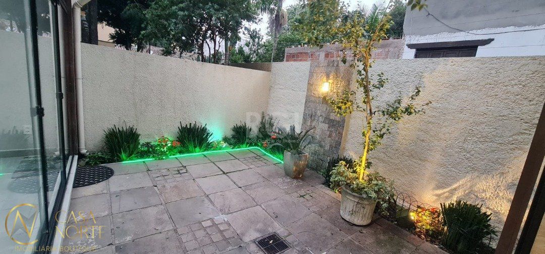 Casa de Condomínio à venda com 4 quartos, 313m², 1 suíte, 2 vagas, Rua Padre João Batista Reus no bairro Vila Conceição em Porto Alegre
