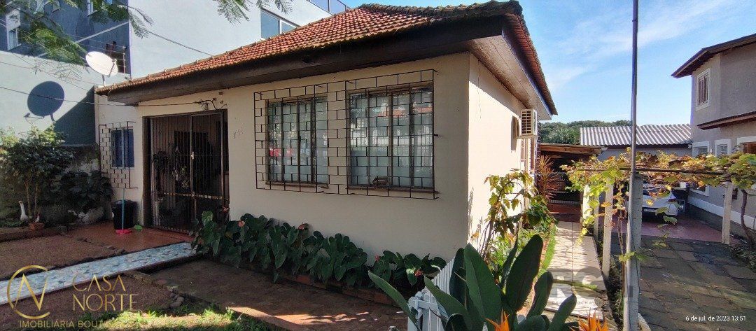 Casa à venda com 5 quartos, 425m², 2 suítes, Rua Jaguari no bairro Cristal em Porto Alegre