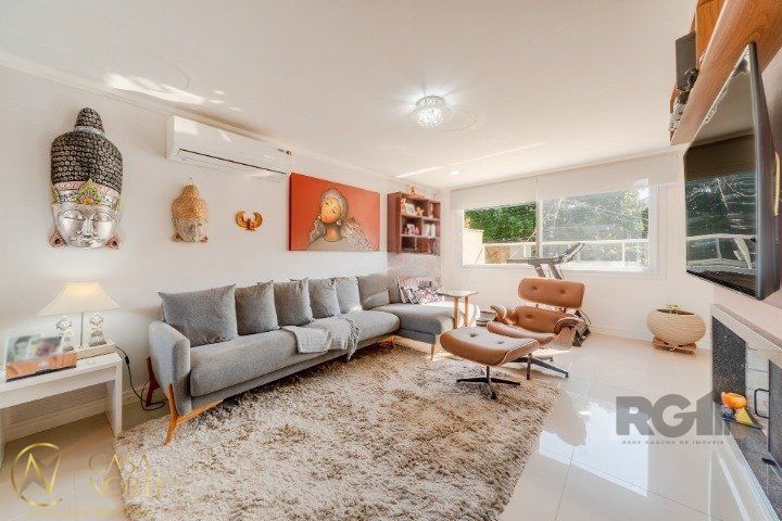 Casa de Condomínio à venda com 3 quartos, 201m², 1 suíte, 2 vagas, Avenida Copacabana no bairro Tristeza em Porto Alegre
