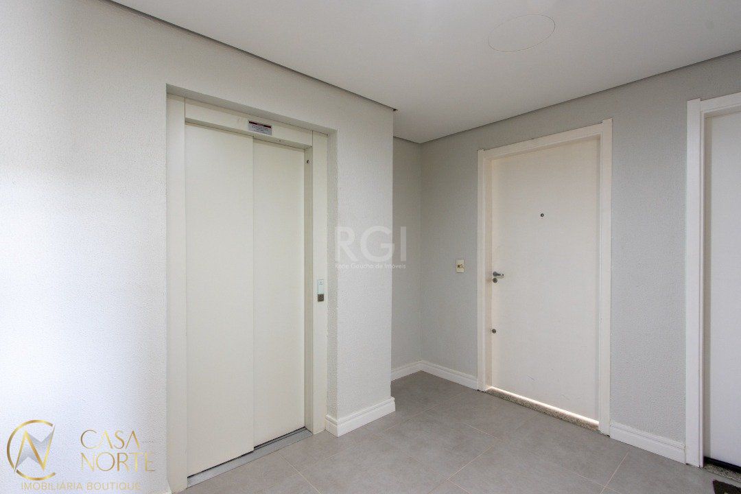 Apartamento à venda com 3 quartos, 61m², 1 suíte, 2 vagas, Rua Coronel Massot no bairro Cristal em Porto Alegre