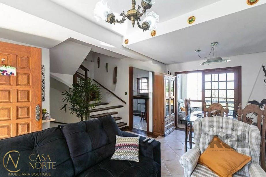 Casa à venda com 3 quartos, 161m², 1 suíte, Rua dos Guananas no bairro Espírito Santo em Porto Alegre