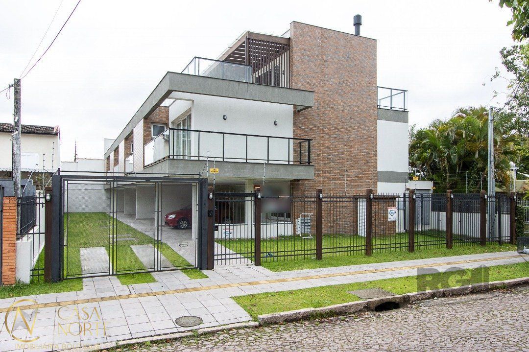 Casa de Condomínio à venda com 3 quartos, 268m², 3 suítes, 2 vagas, Avenida Pereira Passos no bairro Vila Assunção em Porto Alegre