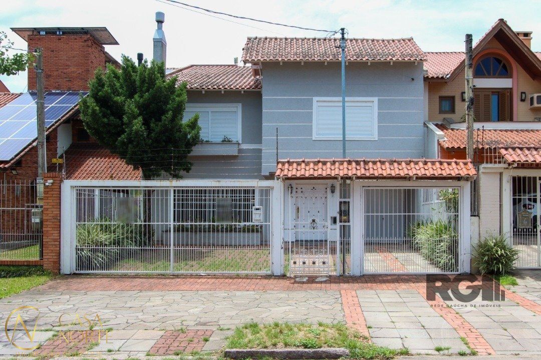 Casa à venda com 4 quartos, 347m², 1 suíte, 6 vagas, Rua Sargento Nicolau Dias de Farias no bairro Tristeza em Porto Alegre