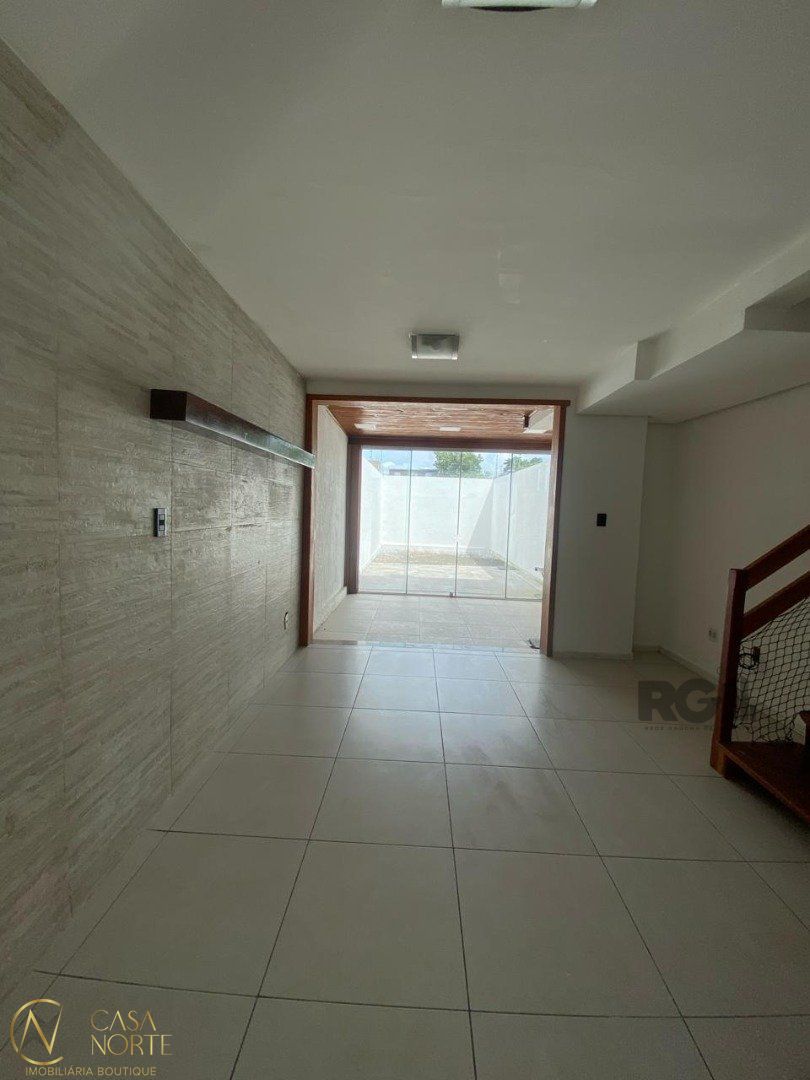 Casa à venda com 3 quartos, 110m², 1 suíte, 1 vaga, Rua Heitor Kramer no bairro Guarujá em Porto Alegre