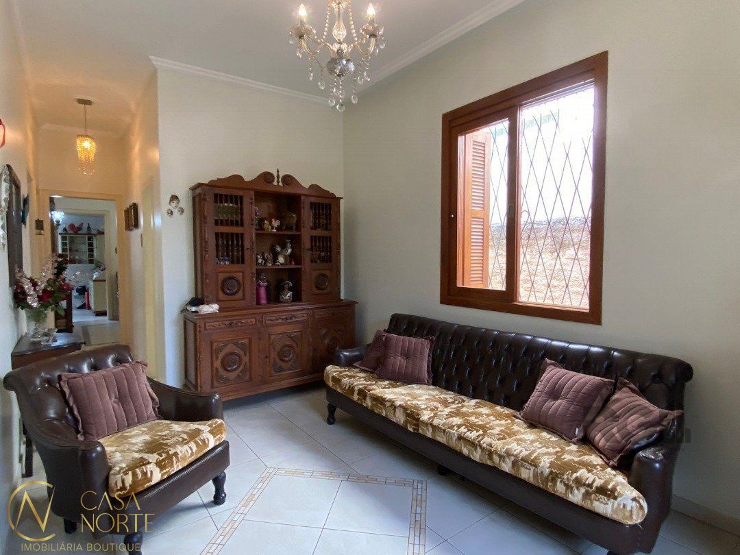 Casa à venda com 3 quartos, 115m², 5 vagas, Rua Dona Firmina no bairro Vila São José em Porto Alegre
