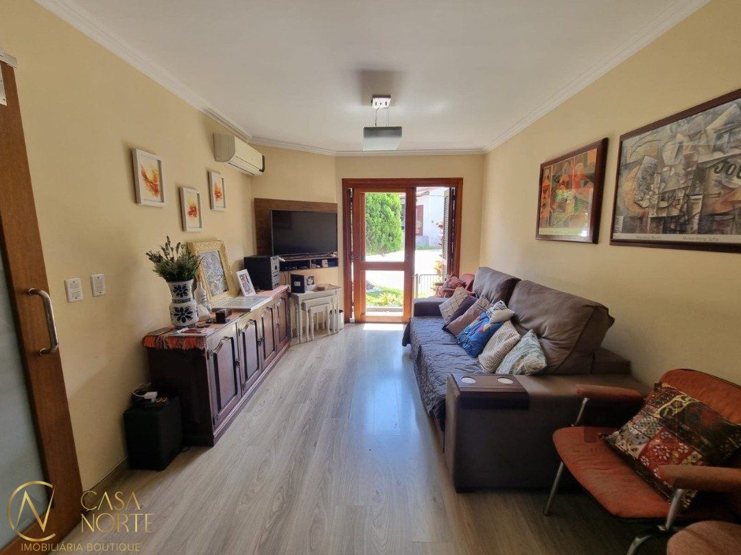 Casa de Condomínio à venda com 3 quartos, 105m², 1 suíte, 2 vagas, Avenida Eduardo Prado no bairro Cavalhada em Porto Alegre