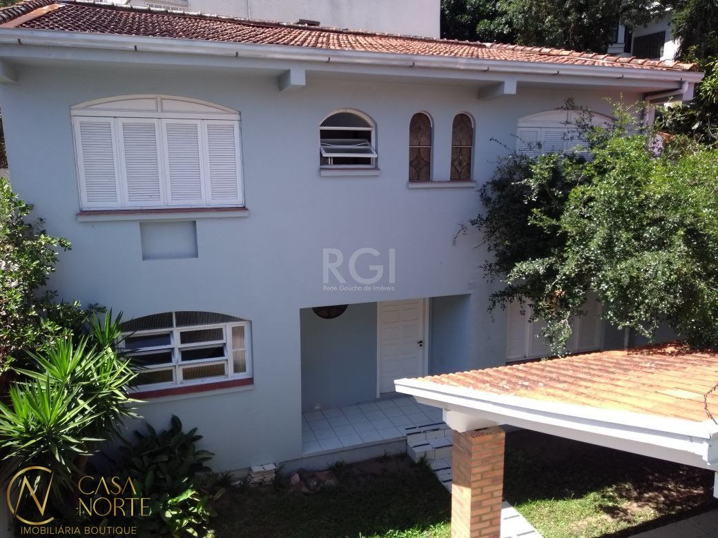 Casa à venda com 2 quartos, 90m², 4 vagas, Rua Dona Amelia no bairro Santa Tereza em Porto Alegre