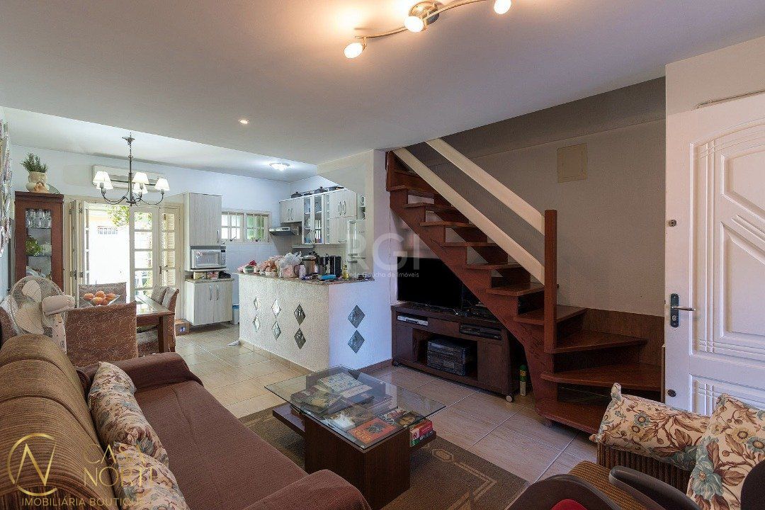 Casa à venda com 2 quartos, 112m², 1 suíte, 2 vagas, Rua Michael Motta Seelig no bairro Hípica em Porto Alegre