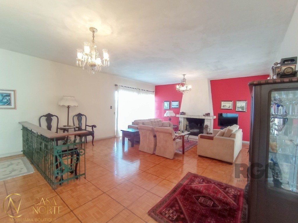 Casa à venda com 4 quartos, 200m², 1 suíte, 1 vaga, Avenida Pinheiro Borda no bairro Cristal em Porto Alegre