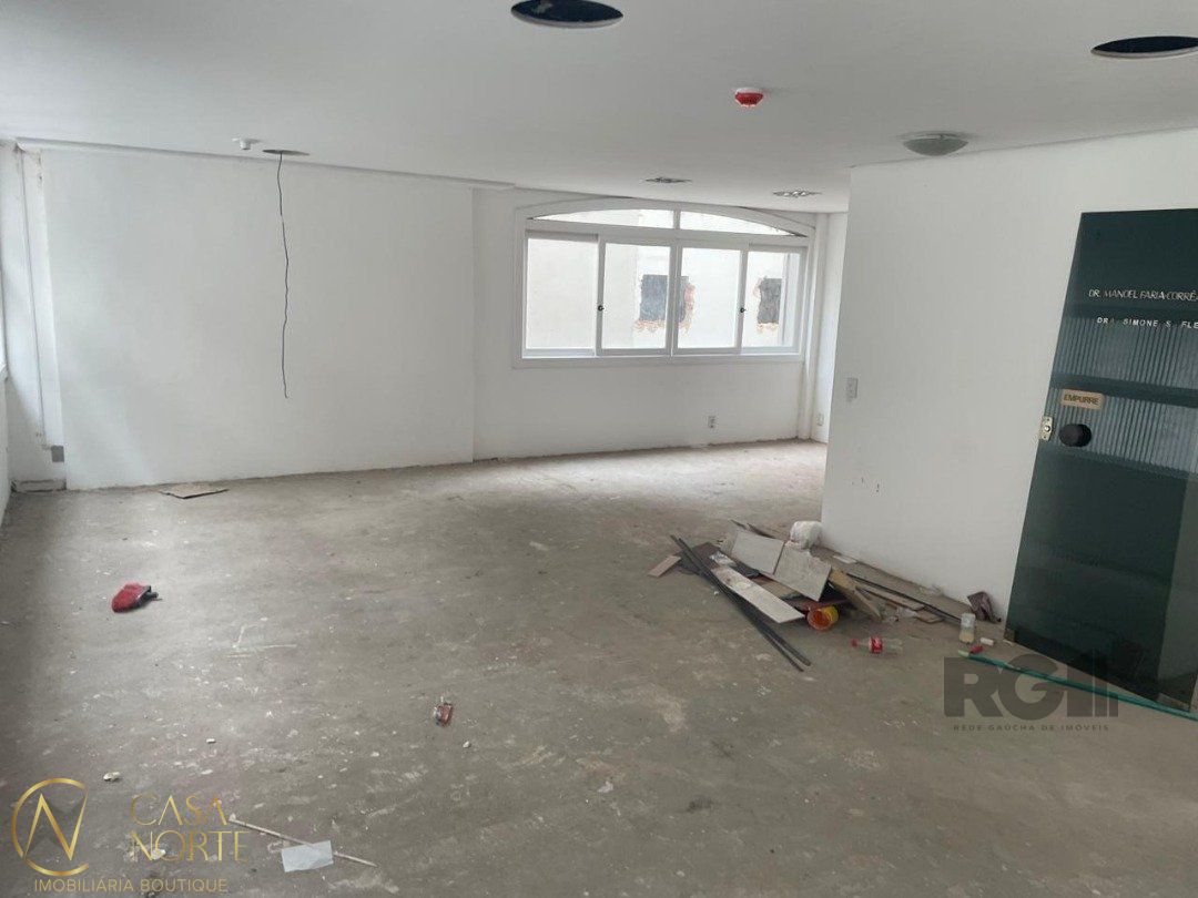 Sala Comercial à venda com 1 quarto, 70m², Rua Comendador Caminha no bairro Moinhos de Vento em Porto Alegre