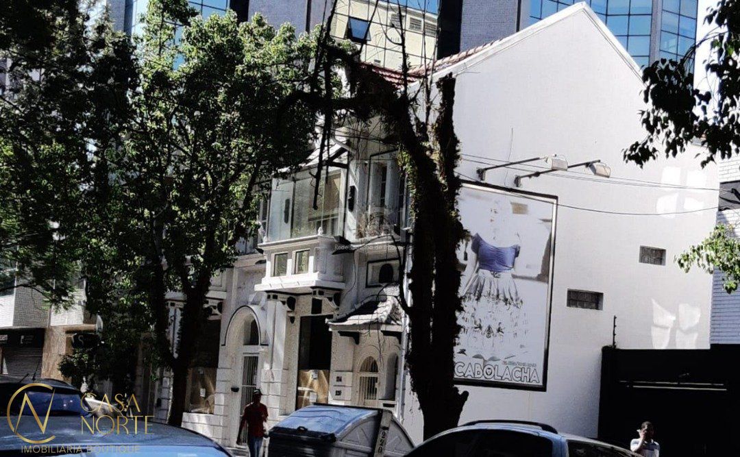 Casa Comercial à venda , 336m², Rua Hilario Ribeiro no bairro Moinhos de Vento em Porto Alegre