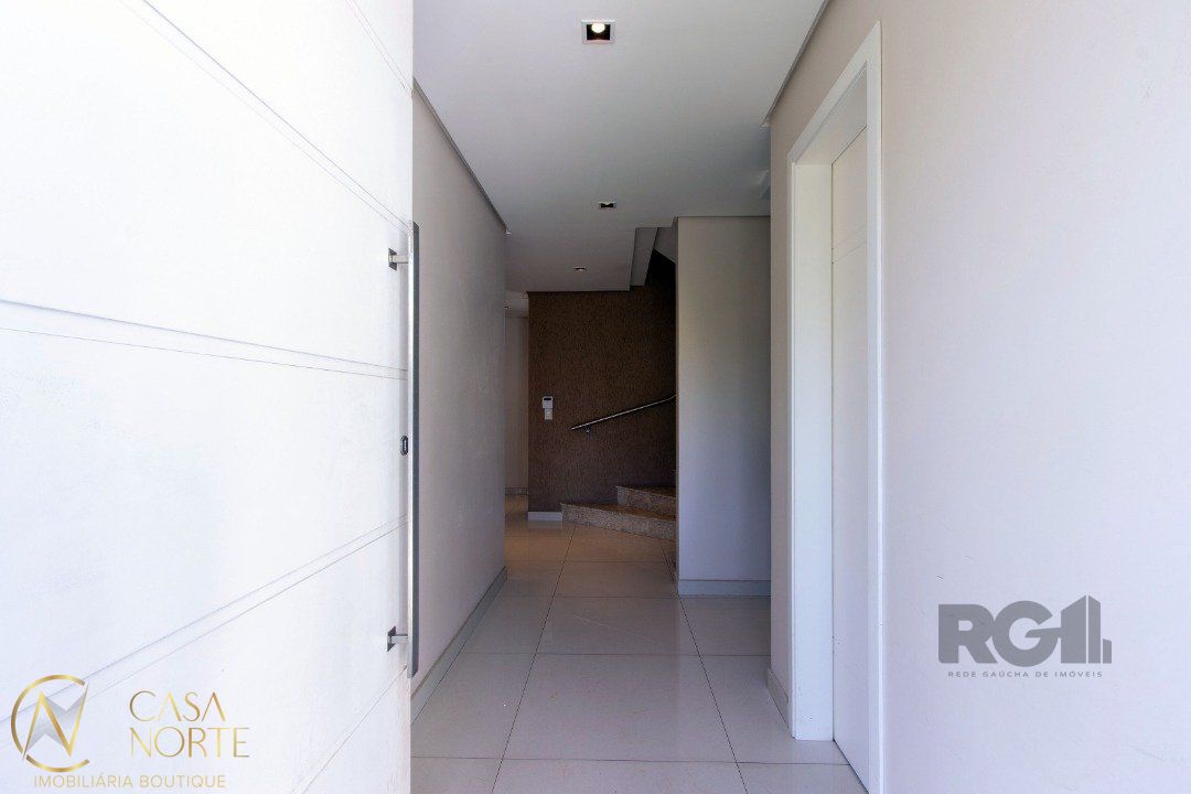 Casa à venda com 3 quartos, 296m², 3 suítes, 2 vagas, Avenida Fábio Araújo Santos no bairro Nonoai em Porto Alegre