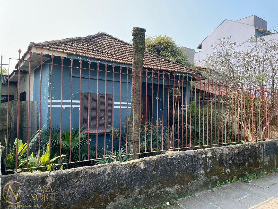 Terreno à venda  com 528m², Rua Doutor Barcelos no bairro Tristeza em Porto Alegre