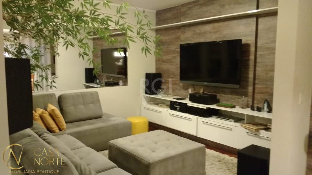 Casa de Condomínio à venda com 3 quartos, 205m², 1 suíte, 3 vagas, Avenida Coronel Marcos no bairro Pedra Redonda em Porto Alegre