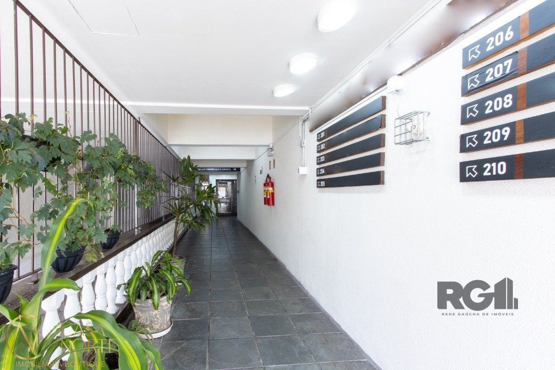 Sala Comercial à venda , 43m², Avenida Wenceslau Escobar no bairro Tristeza em Porto Alegre