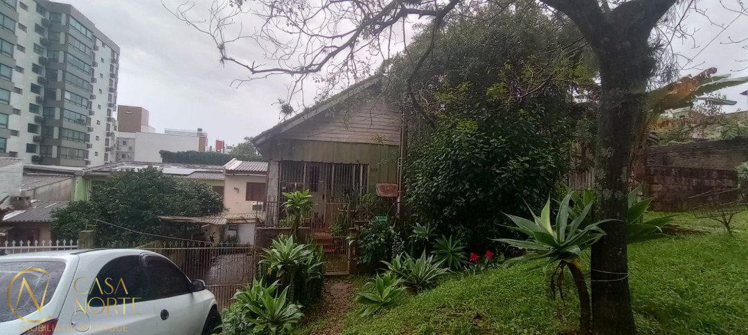 Casa à venda com 2 quartos, 180m², Rua Doutor Dias de Carvalho no bairro Tristeza em Porto Alegre