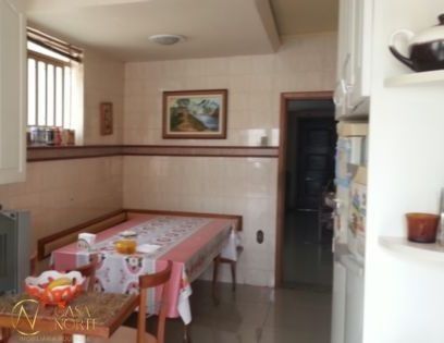 Casa à venda com 5 quartos, 330m², 1 suíte, 7 vagas, Rua Barao de Cerro Largo no bairro Menino Deus em Porto Alegre