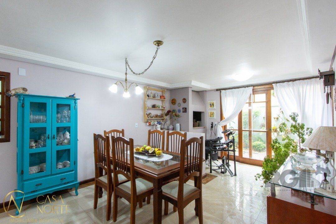 Casa de Condomínio à venda com 3 quartos, 225m², 1 suíte, 2 vagas, Rua João Mendes Ouriques no bairro Jardim Isabel em Porto Alegre
