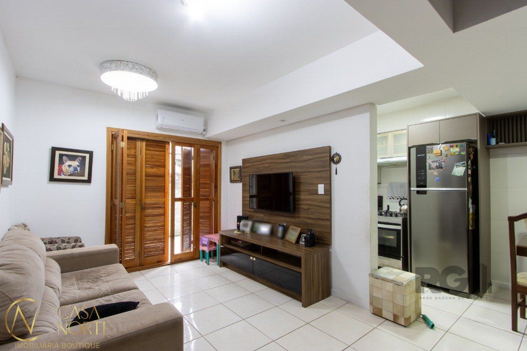 Casa de Condomínio à venda com 3 quartos, 118m², 1 suíte, 1 vaga, Rua São Sebastião do Cai no bairro Camaquã em Porto Alegre