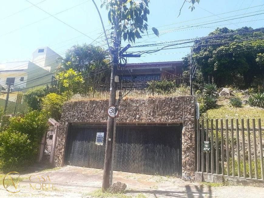 Casa à venda com 5 quartos, 320m², 1 suíte, 3 vagas, Rua Alcebiades Antônio dos Santos no bairro Nonoai em Porto Alegre