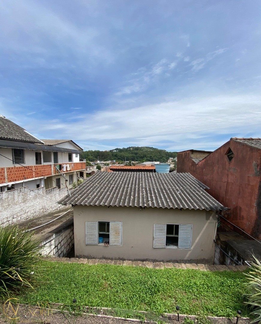 Casa à venda com 2 quartos, 300m², 2 vagas, Avenida Vereador Roberto Landell de Moura no bairro Campo Novo em Porto Alegre