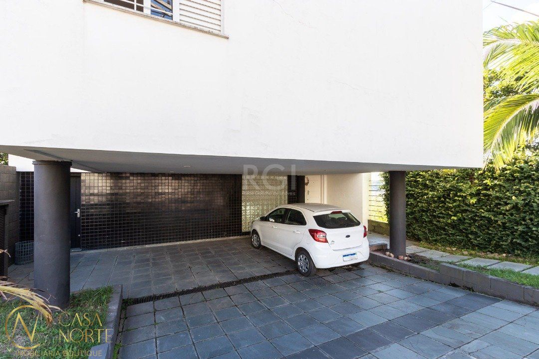 Casa à venda com 3 quartos, 470m², 1 suíte, 6 vagas, Rua Alcebiades Antônio dos Santos no bairro Nonoai em Porto Alegre
