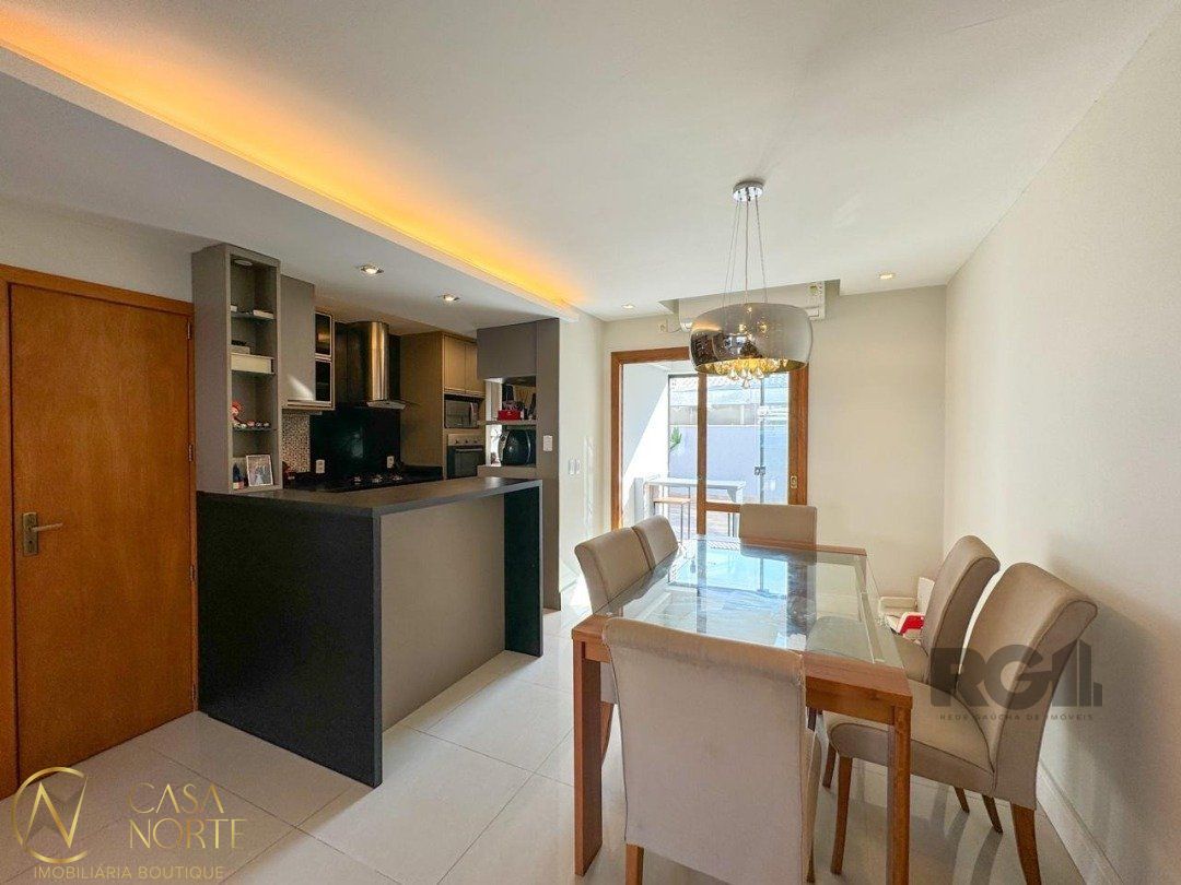 Casa à venda com 3 quartos, 134m², 1 suíte, 2 vagas, Rua Pau-Brasil no bairro Hípica em Porto Alegre