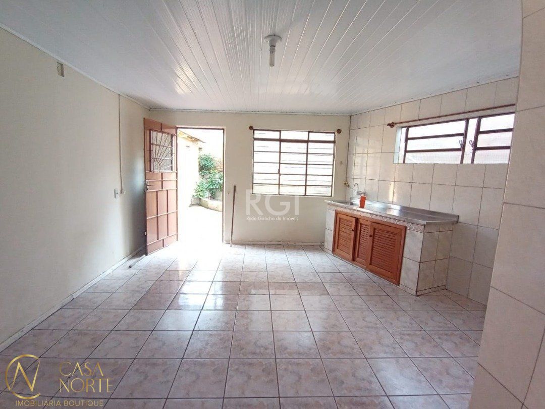 Casa à venda com 2 quartos, 121m², 1 vaga, Avenida Vereador Roberto Landell de Moura no bairro Campo Novo em Porto Alegre