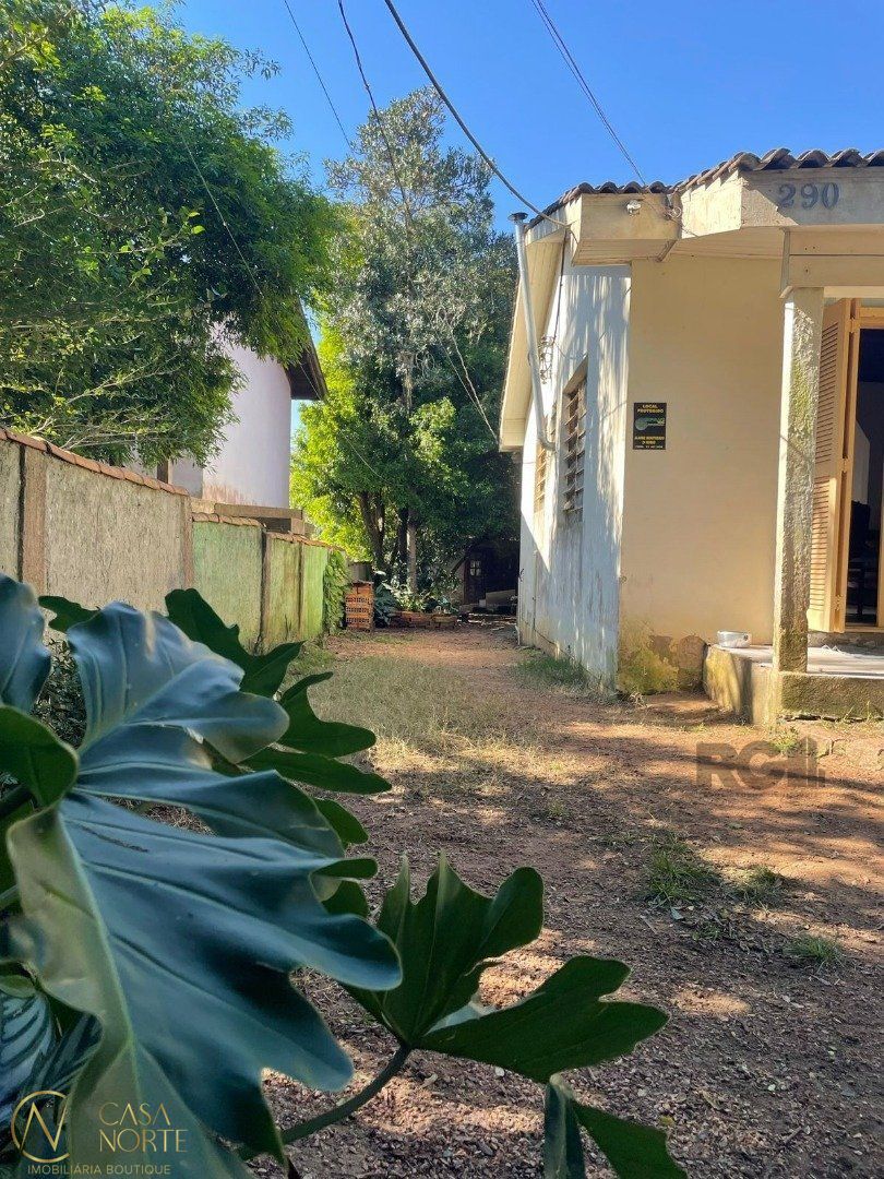 Casa à venda com 6 quartos, 200m², Rua Hygino Russi Lima no bairro Ponta Grossa em Porto Alegre