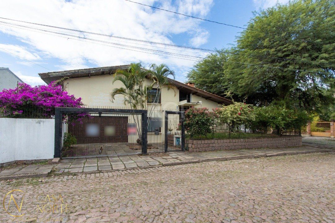 Casa à venda com 3 quartos, 180m², 1 suíte, 2 vagas, Rua Cidreira no bairro Ipanema em Porto Alegre