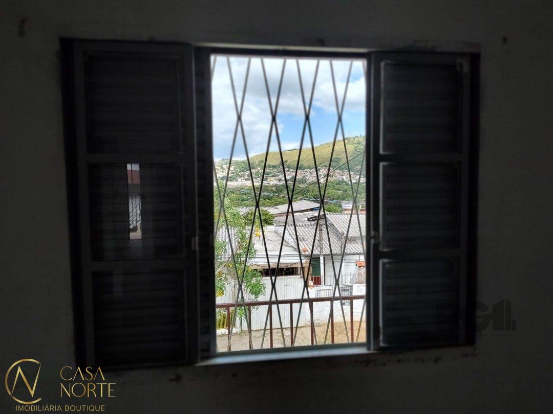 Casa à venda com 4 quartos, 247m², 4 vagas, Rua Joaquim Norberto no bairro Partenon em Porto Alegre