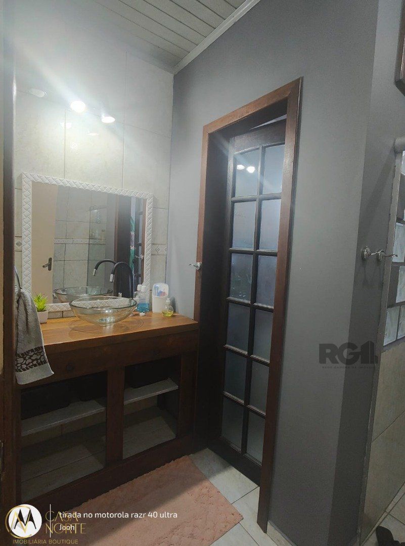 Casa à venda com 2 quartos, 120m², 3 vagas, Rua Maria da Cunha Koller no bairro Belém Novo em Porto Alegre
