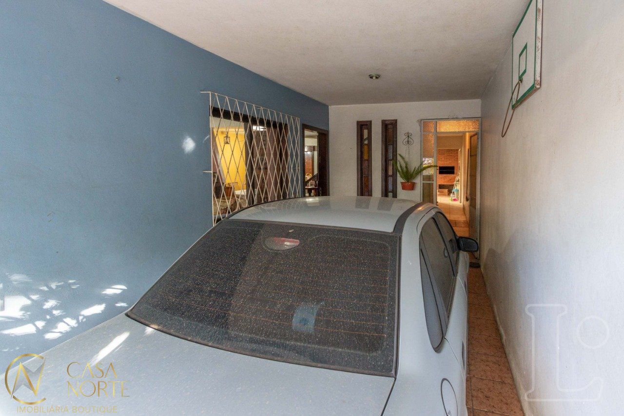 Sobrado à venda com 4 quartos, 241m², 1 suíte, 1 vaga, Rua Tamandare no bairro Camaquã em Porto Alegre