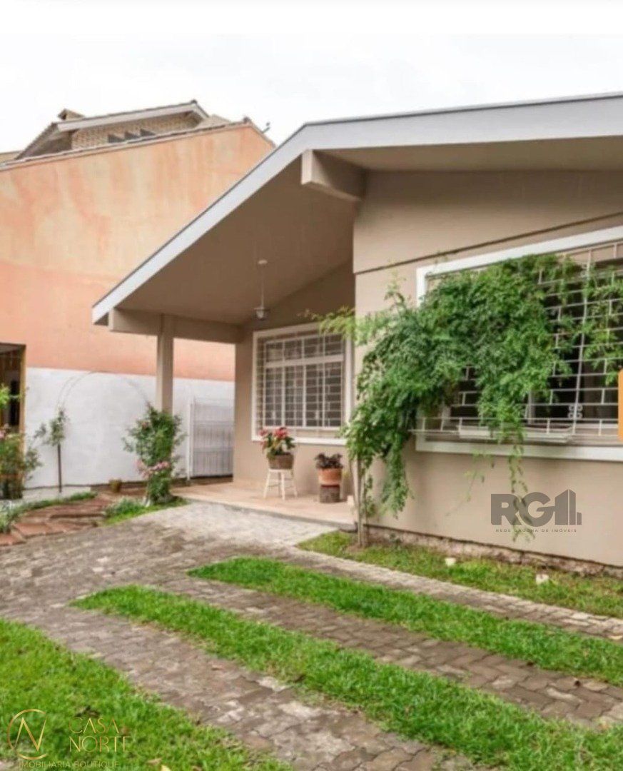 Casa à venda com 3 quartos, 111m², 3 vagas, Rua Ladislau Neto no bairro Ipanema em Porto Alegre