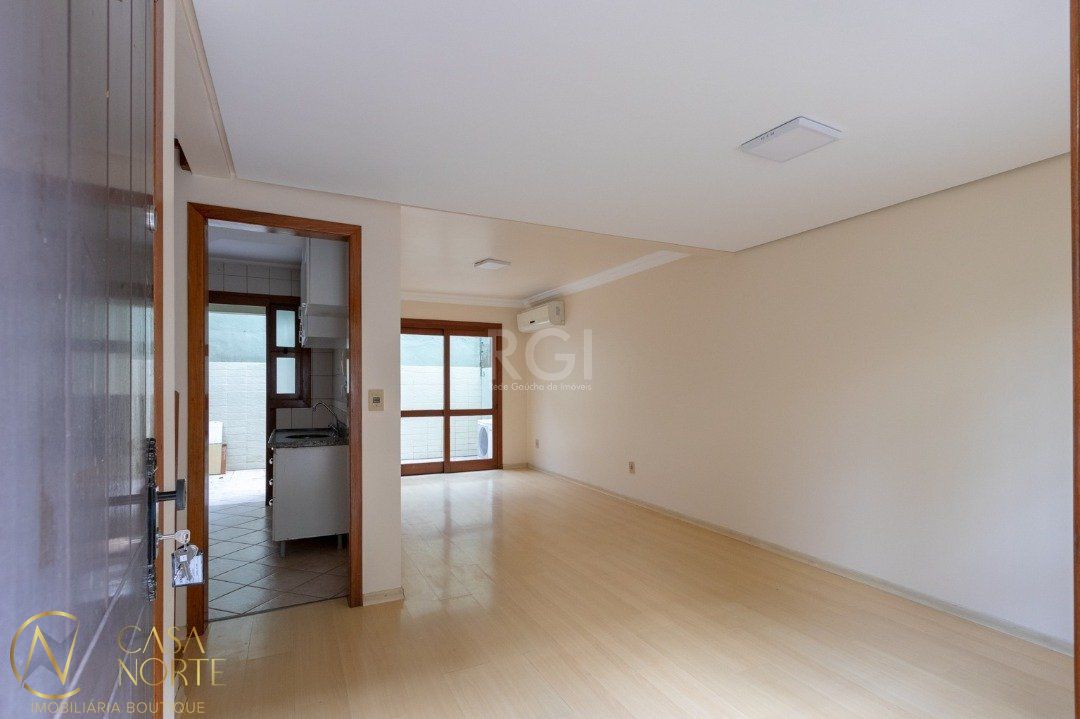 Casa de Condomínio à venda com 3 quartos, 98m², 1 suíte, 1 vaga, Rua Camaqua no bairro Camaquã em Porto Alegre