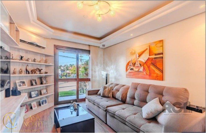 Casa de Condomínio à venda com 3 quartos, 190m², 1 suíte, 2 vagas, Avenida Eduardo Prado no bairro Cavalhada em Porto Alegre