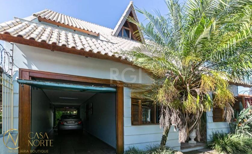 Casa à venda com 4 quartos, 336m², 1 suíte, 2 vagas, Rua São Sebastião do Cai no bairro Camaquã em Porto Alegre