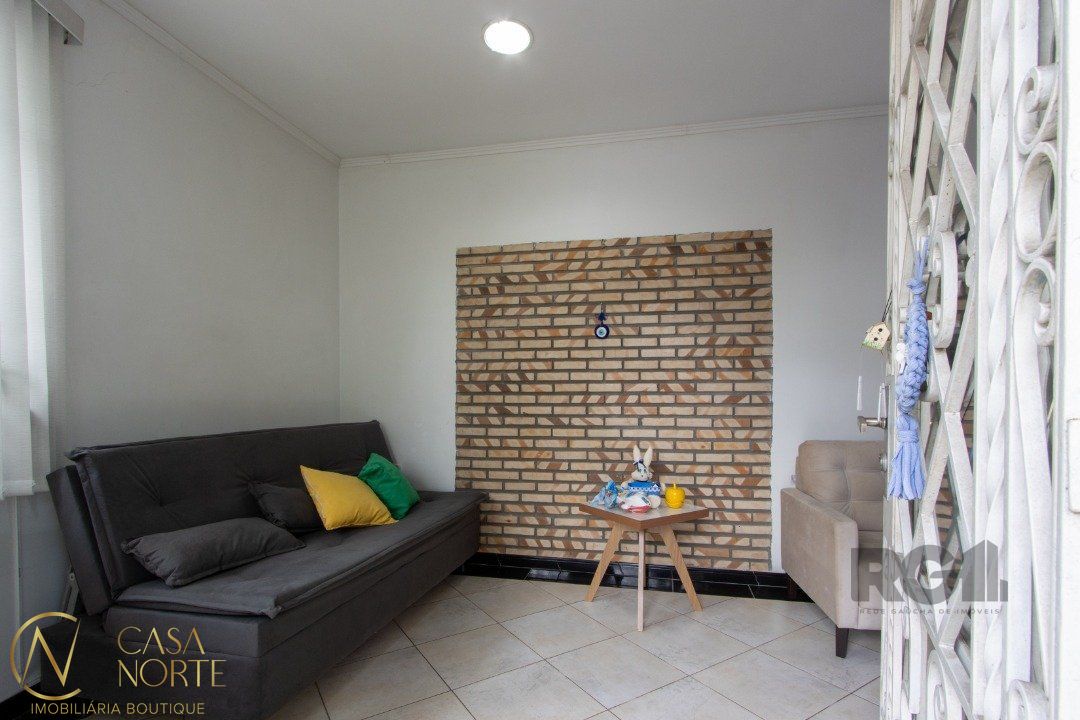 Casa à venda com 3 quartos, 126m², 5 vagas, Rua Germano Hasslocher no bairro Azenha em Porto Alegre