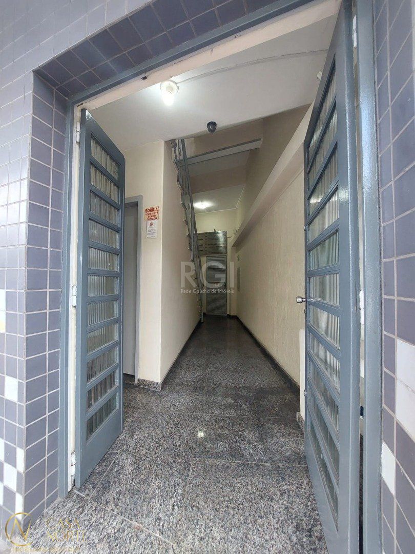 Sala Comercial à venda com 1 quarto, 26m², Avenida Wenceslau Escobar no bairro Tristeza em Porto Alegre